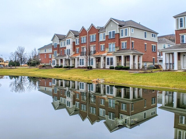 Building Photo - 2221 S Crambourne Way