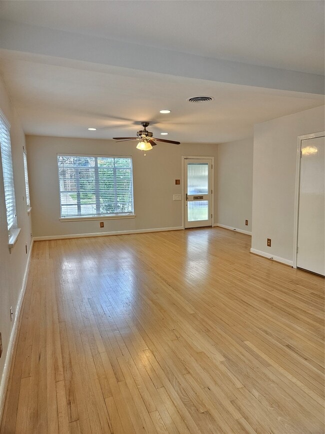 Photo - 2049 Sheridan St