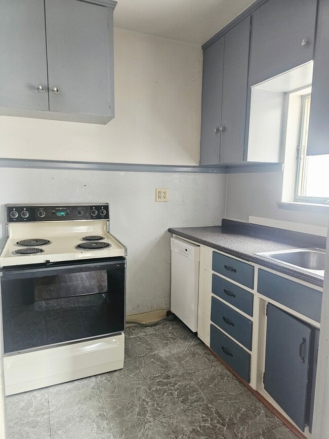 Photo - 333 W 6th St Unit 2nd Floor