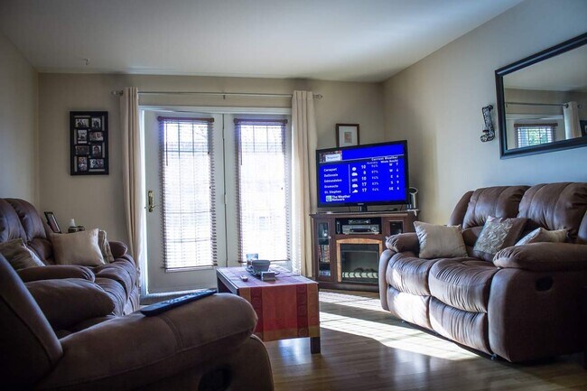 Photo - 715 & 735 Laurier Street