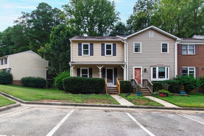 Building Photo - Rare Find: Updated and Modern End-Unit Tow...