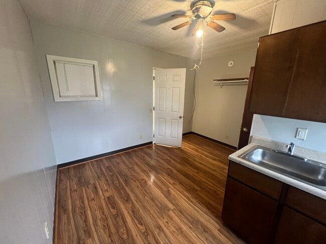 Estudio pequeño - 805 Garibaldi Ave Unidad 4