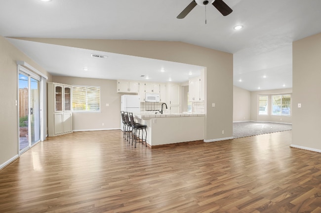 Photo - 209 Grapewood Ct