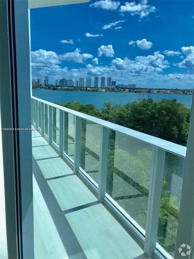 Building Photo - 17111 Biscayne Blvd Unit 408 Rental