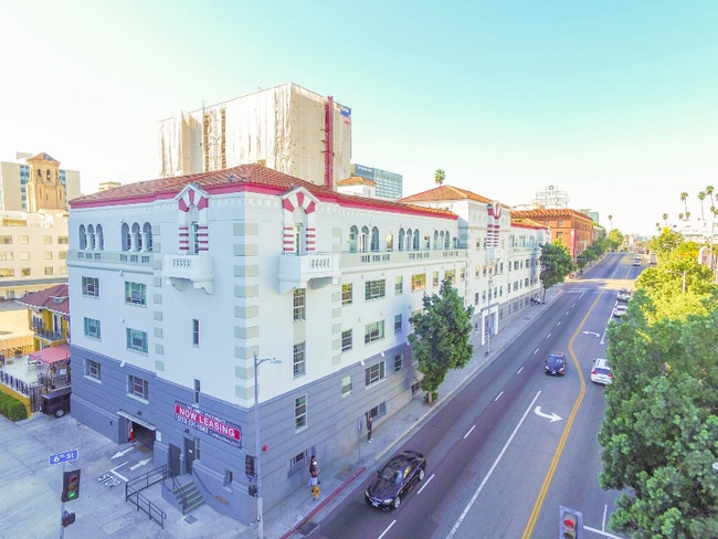 Building Photo - 3550 W 6th St Rental