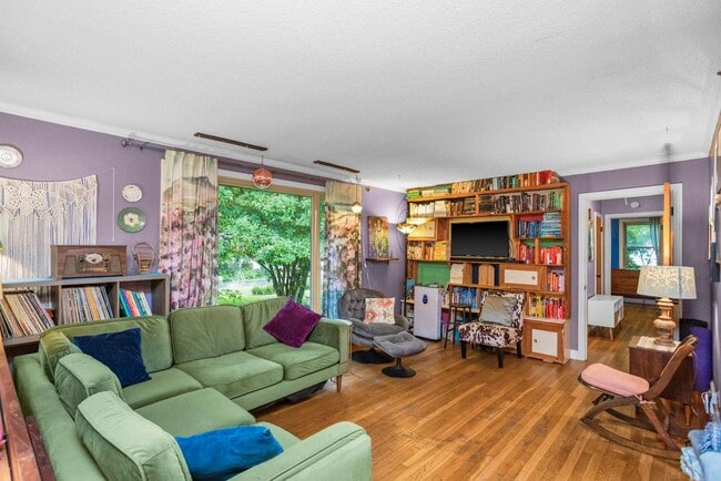 Photo - 4117 Saunders Ave