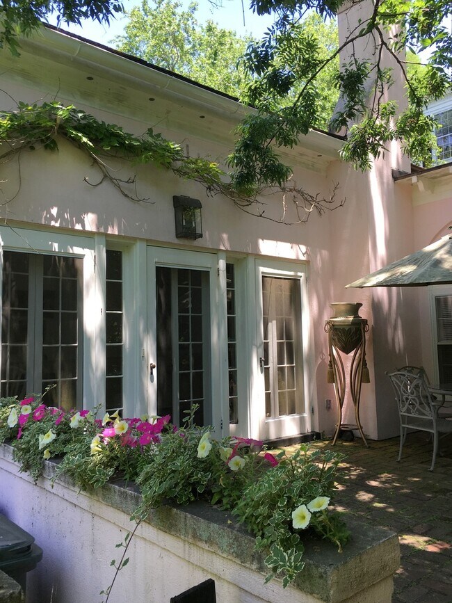 Charming Fully Furnished Garden CottageLlo... Rental House Rental in