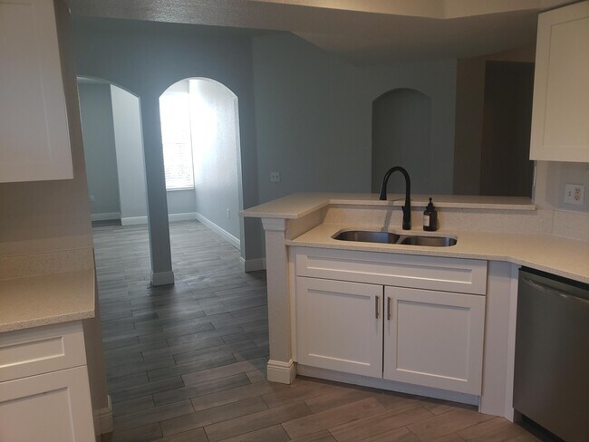 Photo - 909 Belmont Pl Unit 909