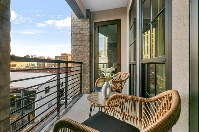 Photo - 611 Commerce St Unidad ID1267068P