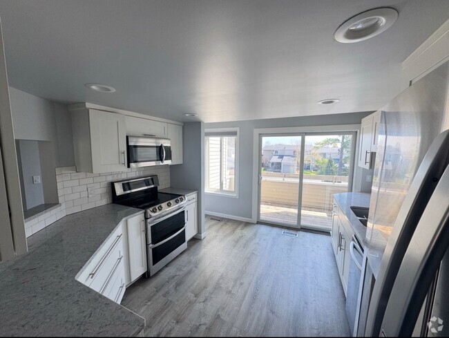 Building Photo - 6225 Acropolis Dr SE Unit 6225 Acropolis Dr Rental