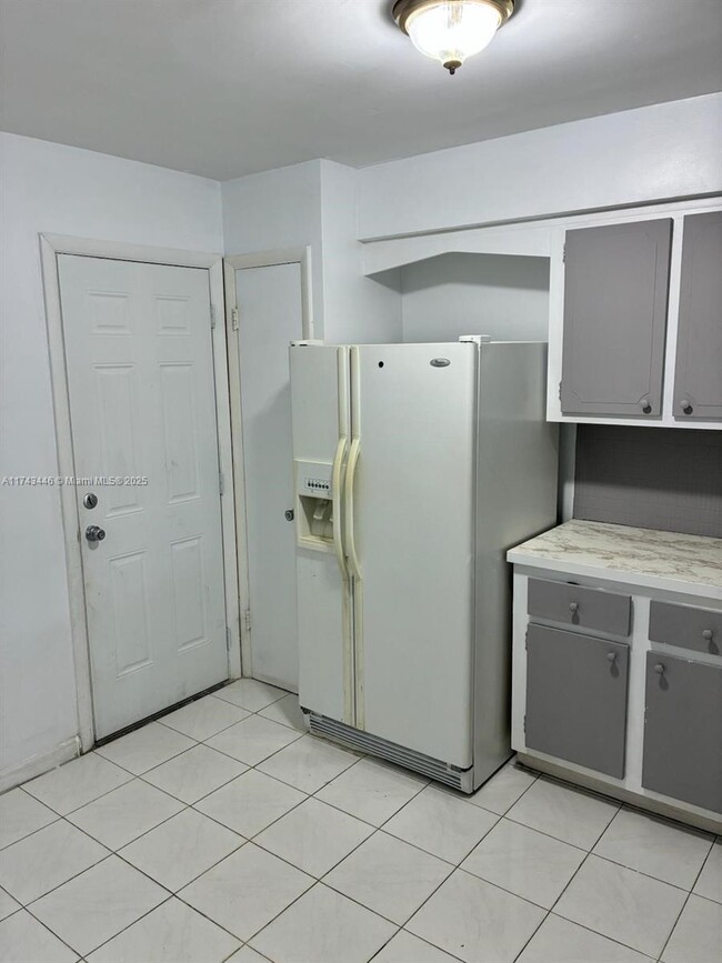 Building Photo - 1450 NE 191st St Unit 205 Rental