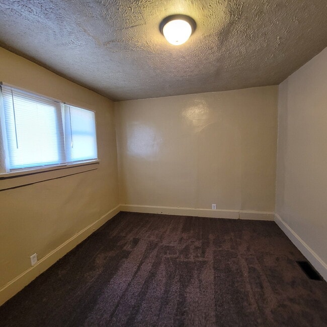 Photo - Near NW-Riverside 4BR/2BA House for RENT!