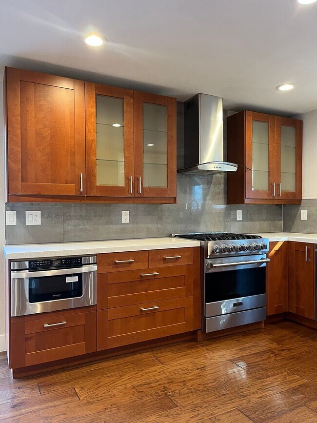 Photo - Modern Living Steps from Downtown Mountain View Shopping & Dining!