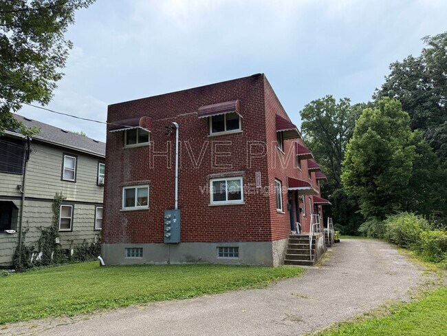 Building Photo - 5425 Stewart Ave Unit 4