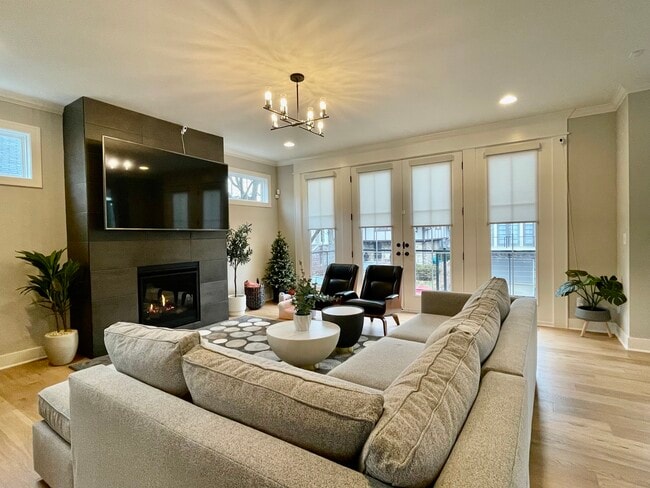 Photo - 717 Corbin Ter