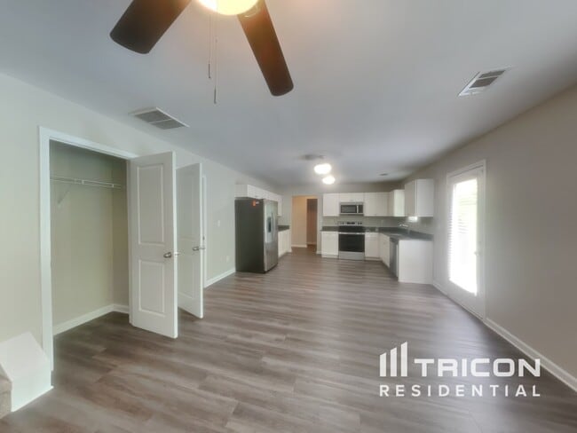 Photo - 325 Nutwood Trce