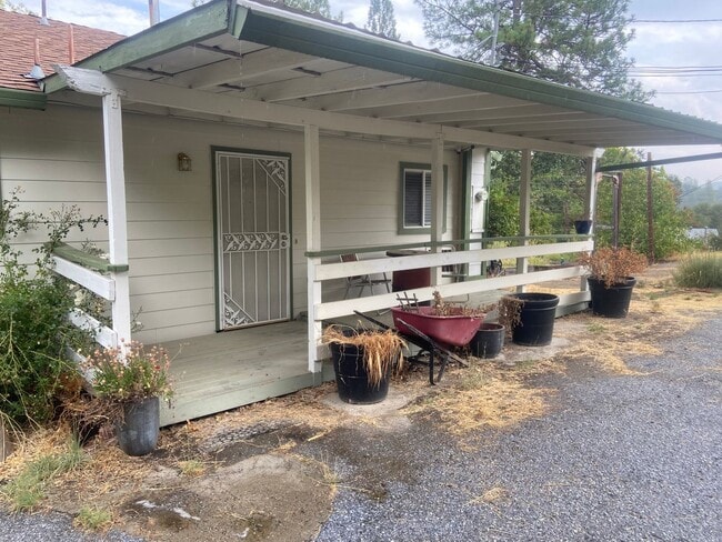 Building Photo - Charming - Off Forni Road - 2 Bdrm, 2 Bath Rental