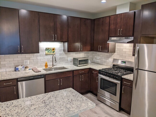 Photo - 916 Crain St