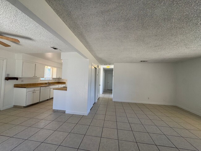 Photo - 205 Ashlan Way