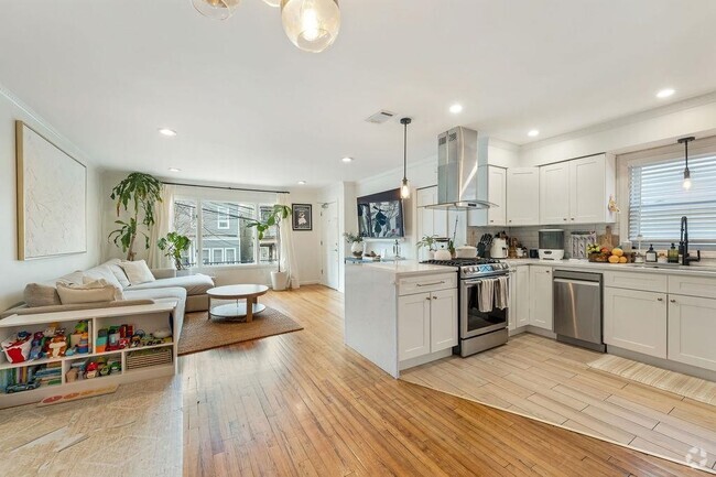Building Photo - 640 38th St Unit 1 Rental