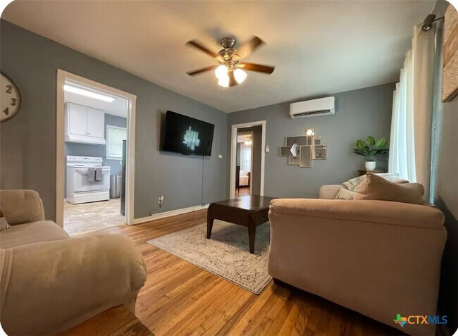 Photo - 284 Perryman St