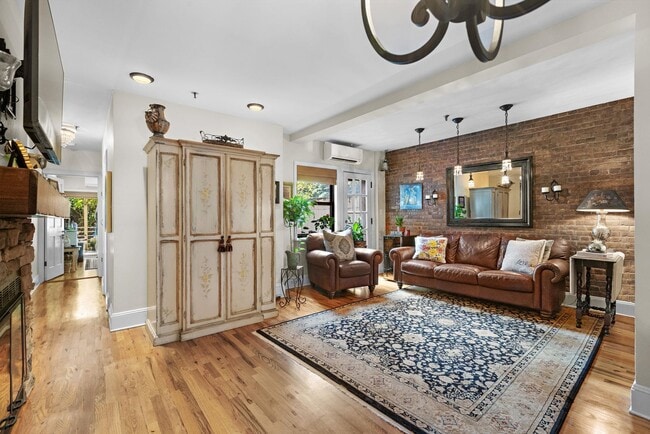 Building Photo - 606 Park Ave Unit 1 Rental