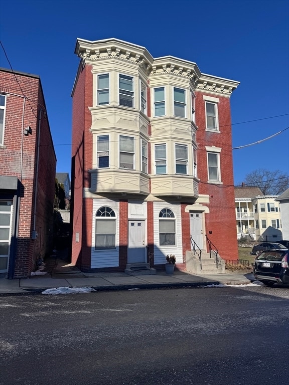 Building Photo - 36 Endicott St Unit 2R