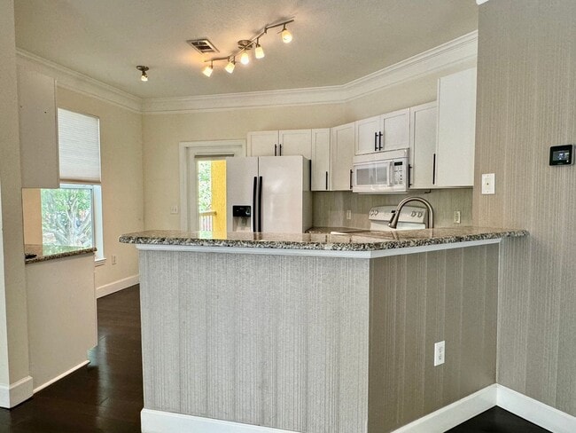 Building Photo - Stunning 2/2 Condo For Rent in Mirabella -... Unit 207