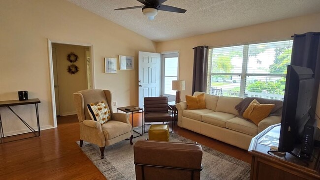 Photo - M971 Kingmont (VNSW-18/10) Unit Posted to Internet