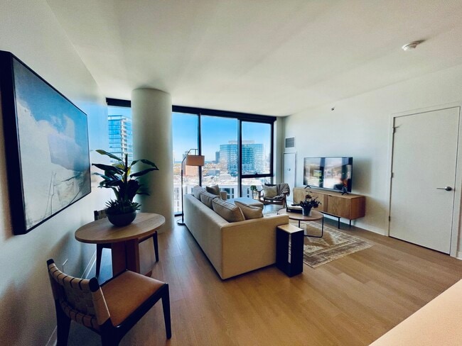 Photo - 1450 N Kingsbury St