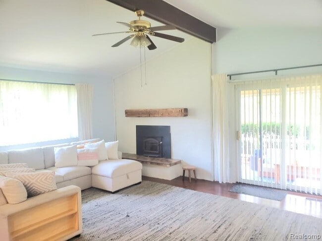 Photo - 37515 Agar Dr
