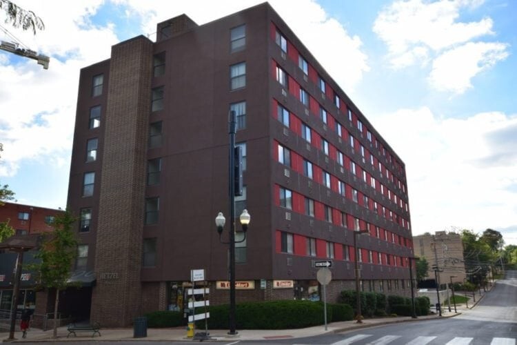 Hetzel Plaza-204 - Hetzel Plaza-204 Apartment Unit 204