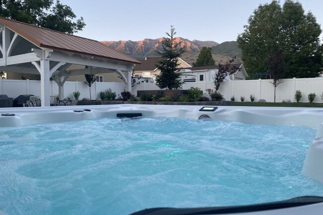 Photo - 328 W 600 N