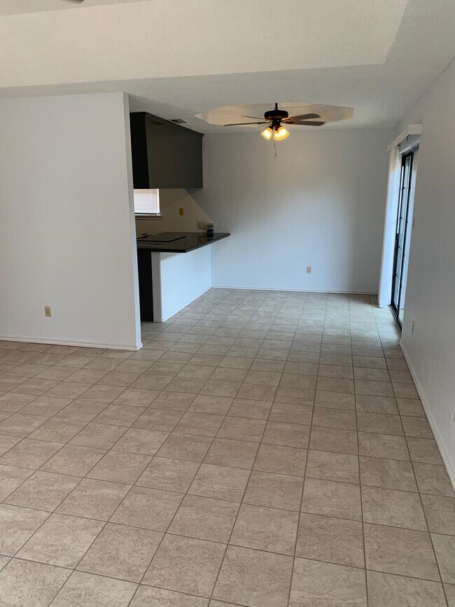 1001 Lexington Cir