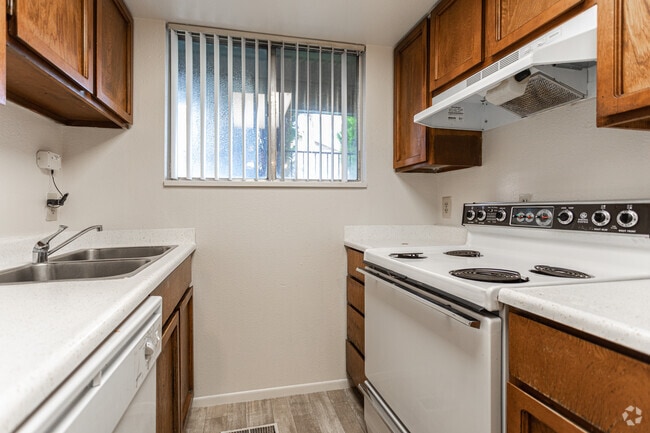 1BR, 1BA - 788SF
