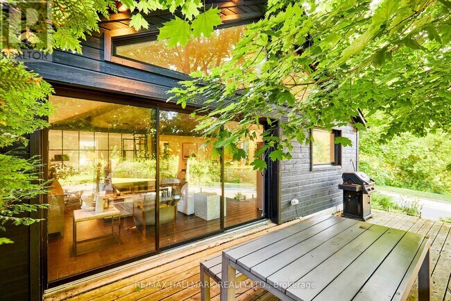Photo - 72 Sunnypoint Crescent