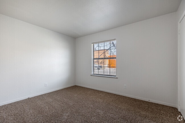 2BR, 2BA - 850SF - Bedroom