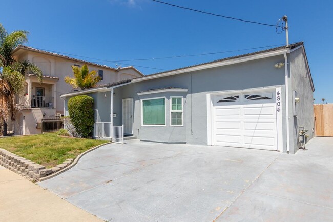 Building Photo - 4804 Iroquois Ave