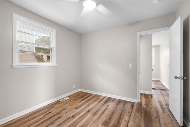 895a W Sharpe Ave Unit B