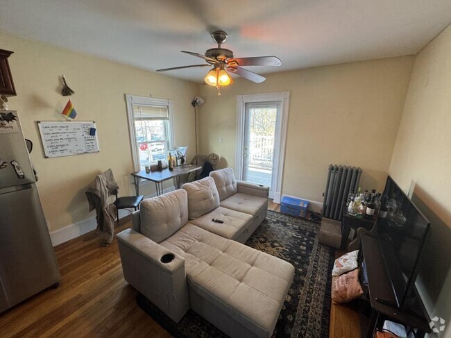 Building Photo - 4 bedroom in Cambridge MA 02140 Rental