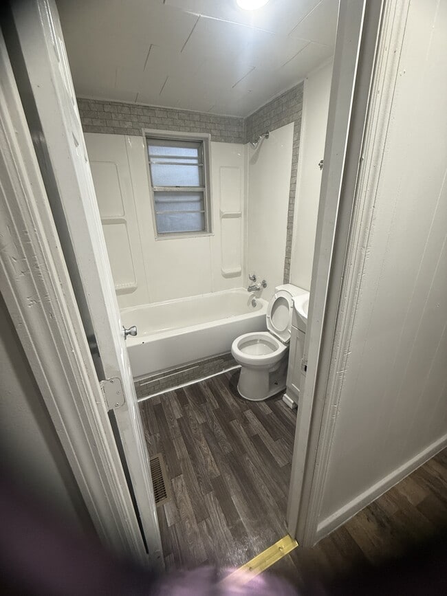 Photo - 403 Poplar St