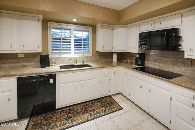 Photo - 250 W Greenock Dr