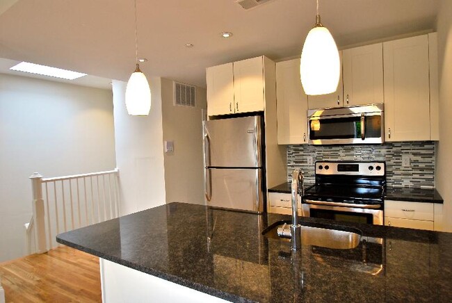 Building Photo - 53 Fort Ave Unit 3 Rental