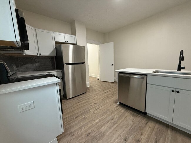 Photo - 975-977_MILLER AVE Unit 977