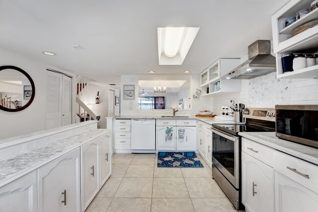 Photo - 716 NE 20th Ln