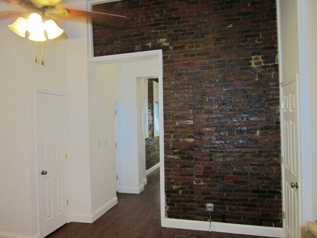 Photo - 141 S 12th St Unit Apt 1