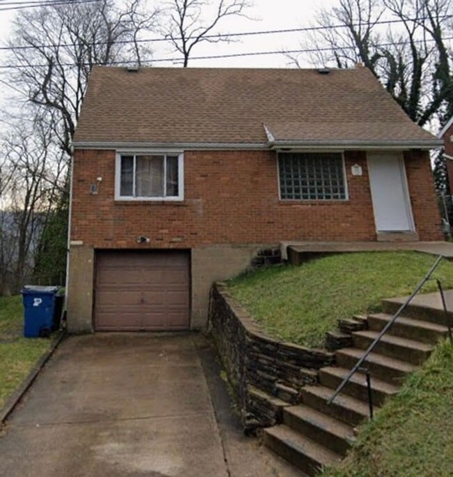Building Photo - Beautiful UPDATED 4bd 2ba Home in Penn Hills!