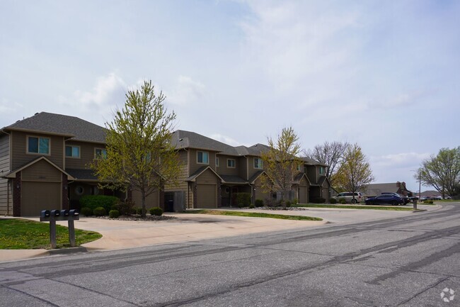 Building Photo - 3-Bed Duplex w Garage + Fenced Yard - $500... Rental