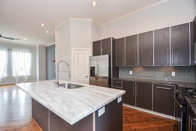 Photo - 748 W 16th St Unit B