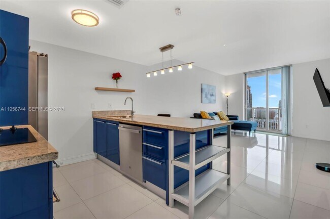 Photo - 185 SW 7th St Unidad 3508